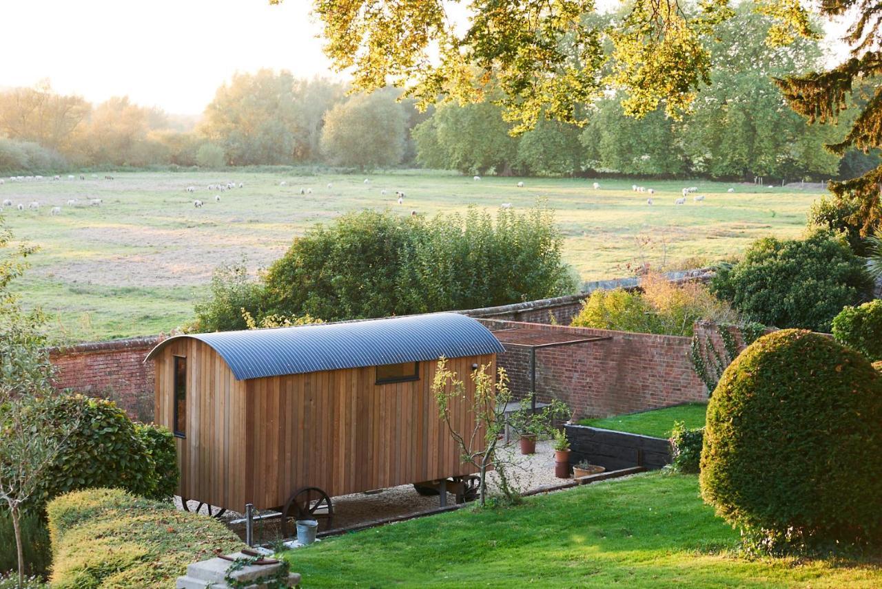 Hut64 Villa Alderbury Exteriör bild
