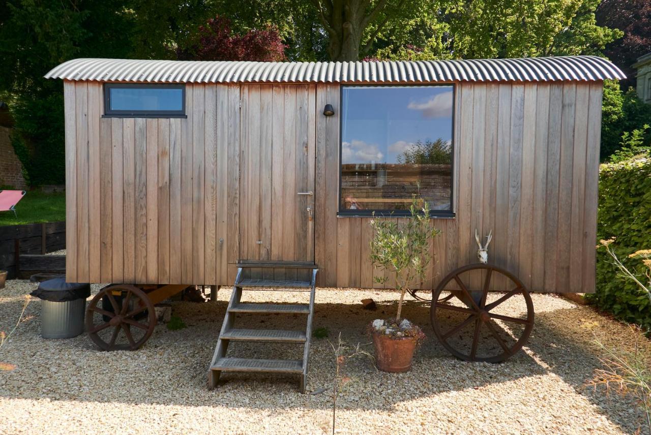 Hut64 Villa Alderbury Exteriör bild