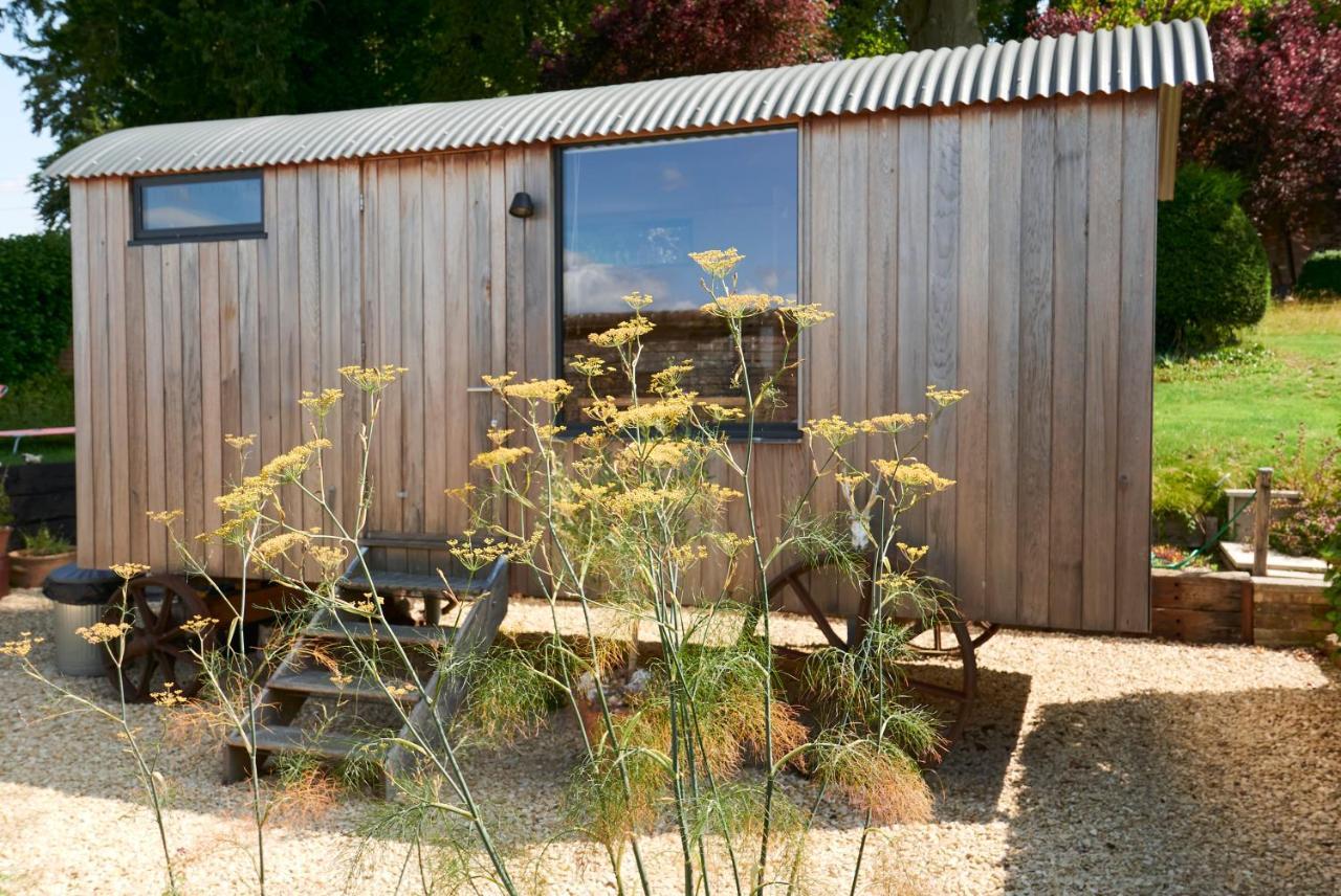 Hut64 Villa Alderbury Exteriör bild