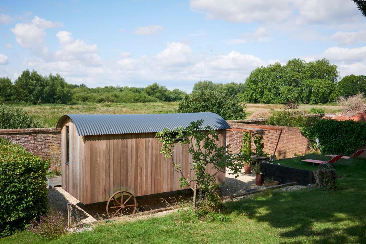 Hut64 Villa Alderbury Exteriör bild