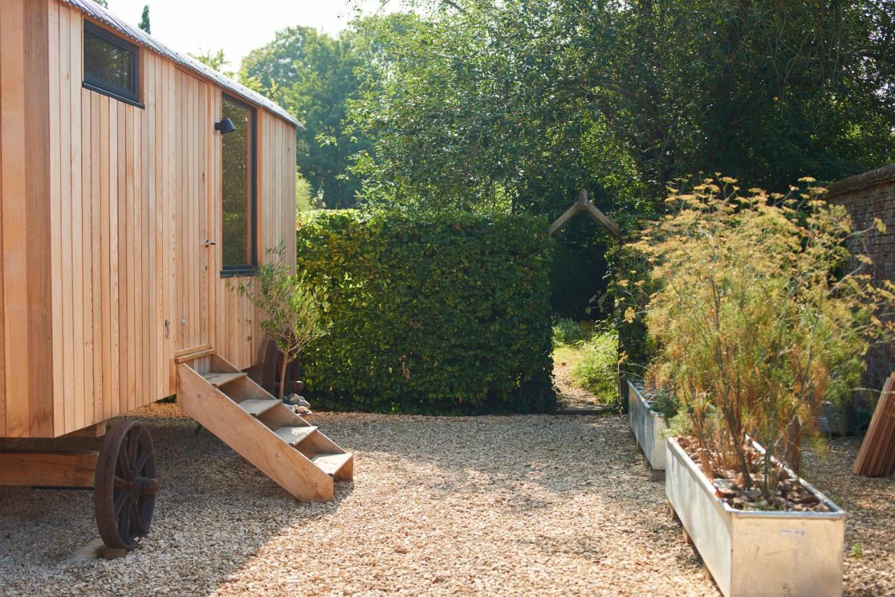Hut64 Villa Alderbury Exteriör bild