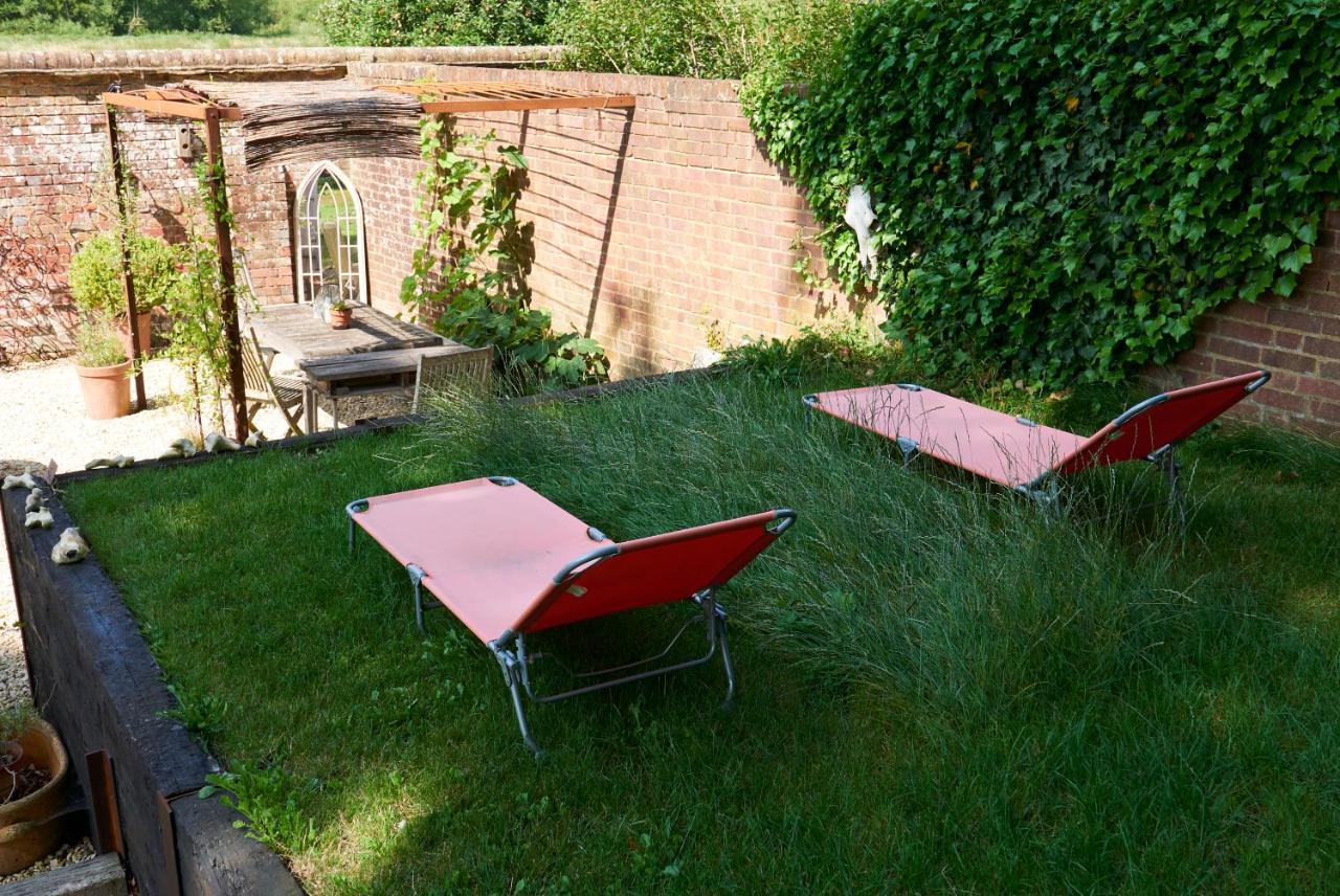 Hut64 Villa Alderbury Exteriör bild